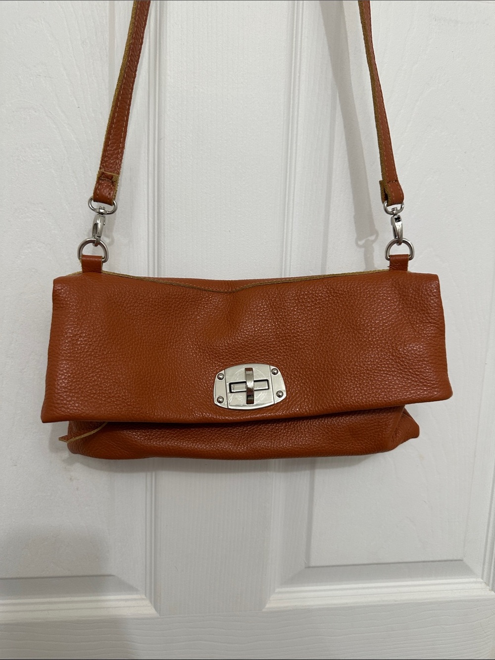 Guliver Vintage Genuine Pebbled Leather Fold-Over Shoulder Bag in Burnt Orange